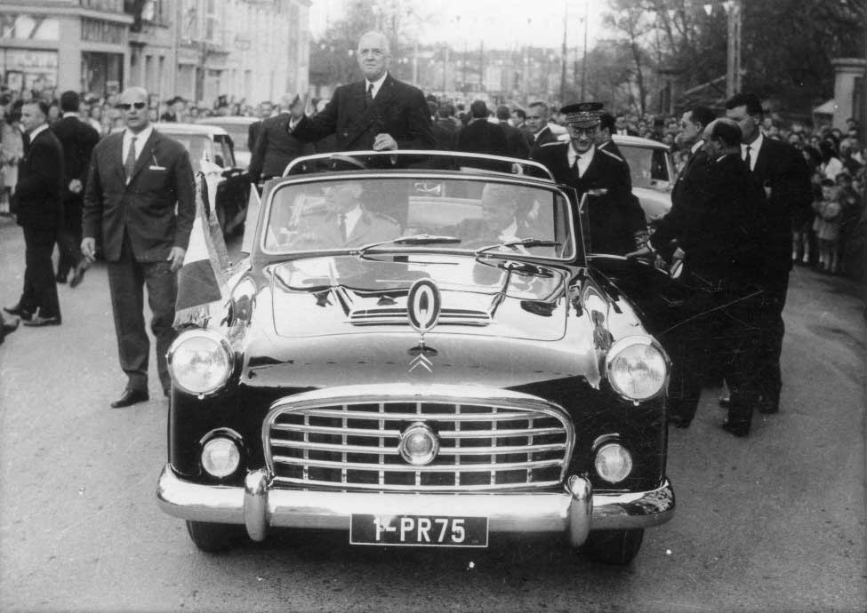 Nogmaals De Gaulle in door Chapron verbouwde TA 15Six Limousine